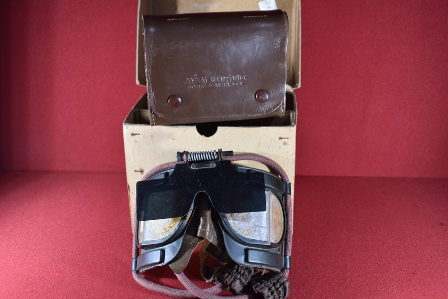 WW2 RAF/RAAF FIGHTER PILOTS MK IVB GOGGLES WITH CASE AND BOX OF ISSUE-SOLD